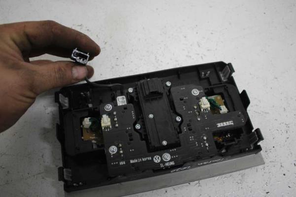 BOUTON TOIT PANORAMIQUE VW TOURAN/TIGUAN/GOLF 7 PLAFONIER - Vue 2